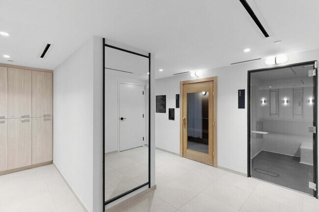 Building Photo - 225 N Miami Ave