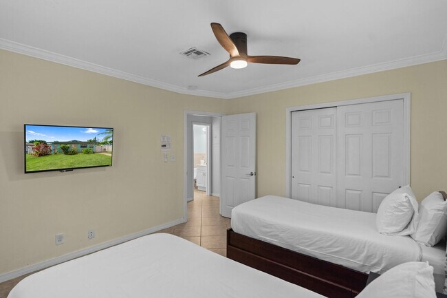 Building Photo - 311 SW 8th St