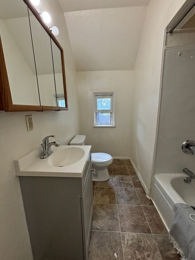 Building Photo - 1418 Phoenix Ave