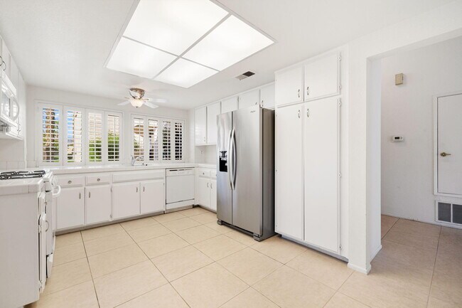 Building Photo - 41710 Colada Ct