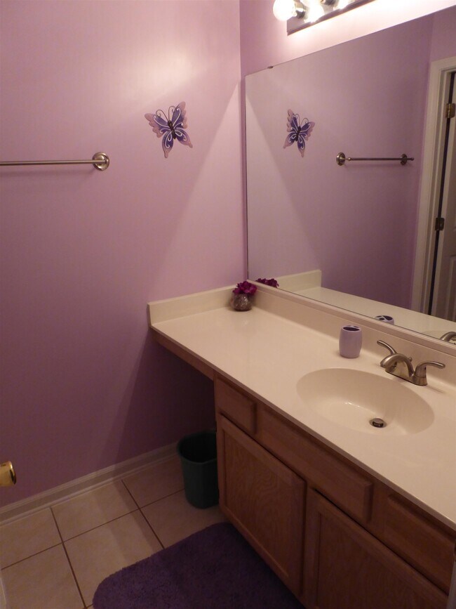 Building Photo - 541 White River Dr