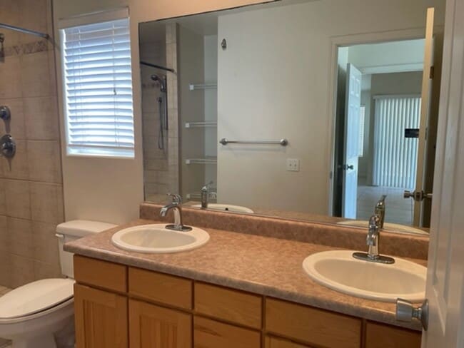 Building Photo - $4,000 / Beautiful 3 bedrm/2 bath home wit...