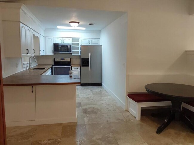 Building Photo - 722 Wentworth St