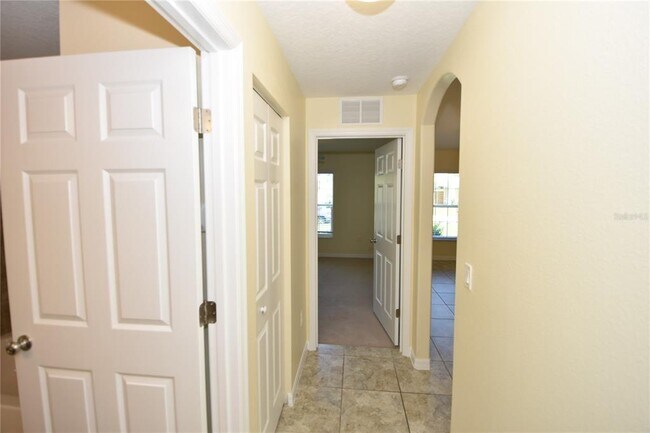 Building Photo - 56 Pin Oak Dr