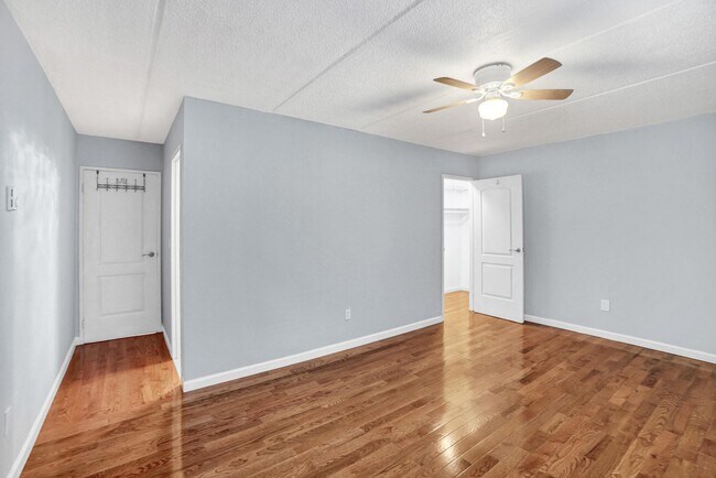 Building Photo - 128 Colonial Pkwy
