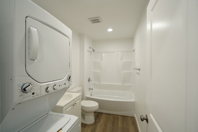 Building Photo - 4920 Granada Ave