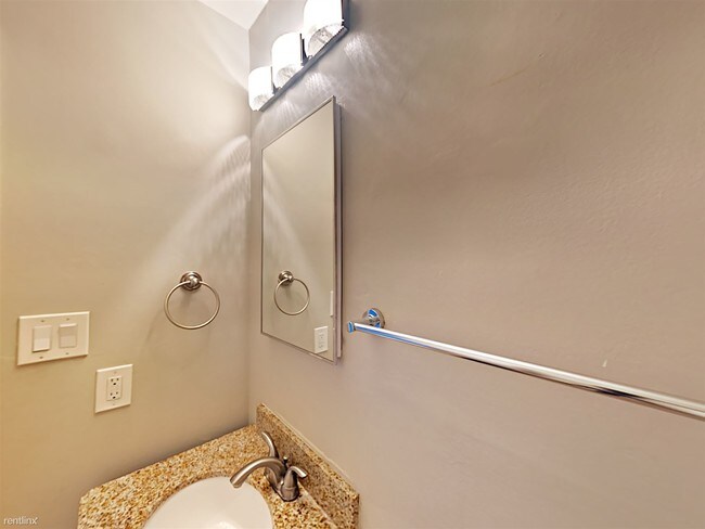 Building Photo - Studio, 1 bath  - 617 S 9th St Apt 13 Apt 13