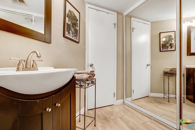 Building Photo - Charming Furnished 1-Bedroom Condo with Mo...