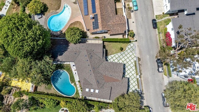 Building Photo - 2239 Stradella Rd
