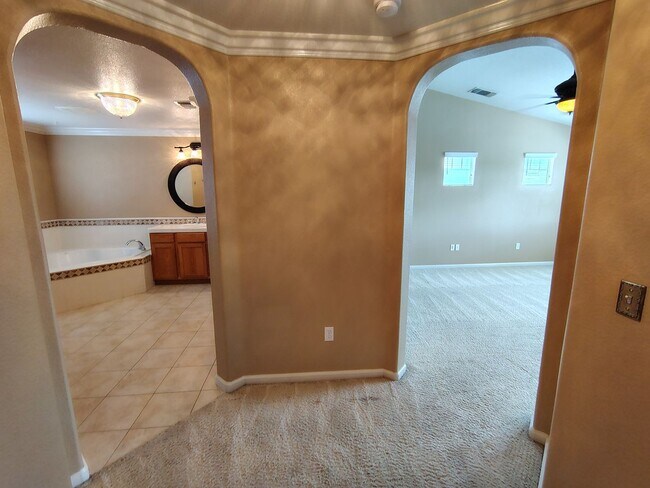 Building Photo - 13606 Brook Way