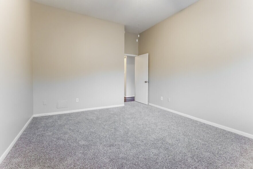 Building Photo - 28906 Loddington St