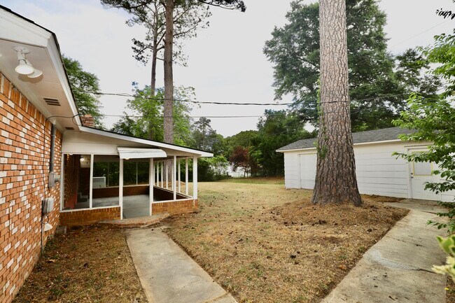 Building Photo - 1912 Dominion Dr