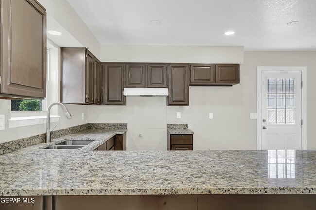 Building Photo - 4324 La Luz Ave