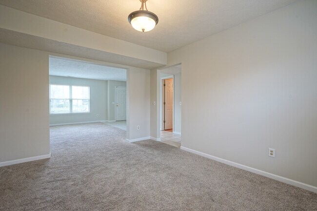 Building Photo - 14931 Silver Thorne Way