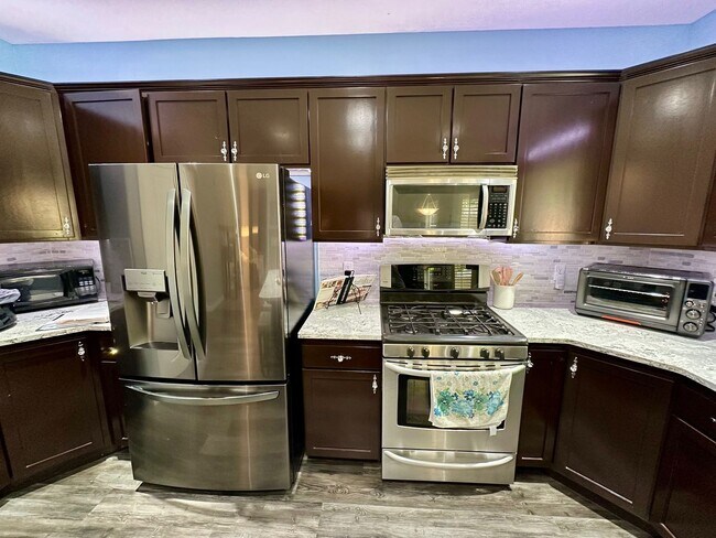 Building Photo - Charming 6 beds 2.5 bath house in Bothell!