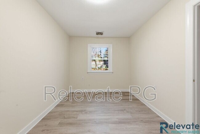 Building Photo - 6805 Lakeshore Dr