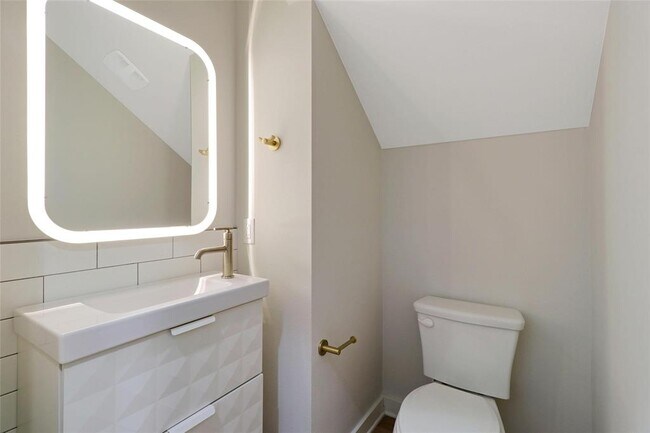 Building Photo - 6409 Berkman Dr