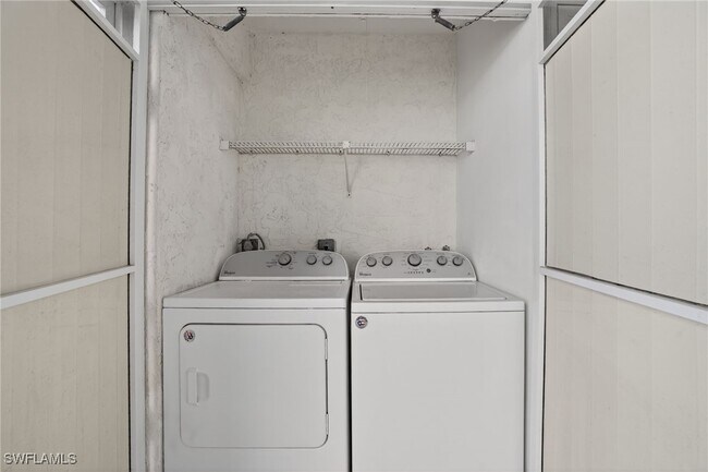 Building Photo - 1165 Mainsail Dr