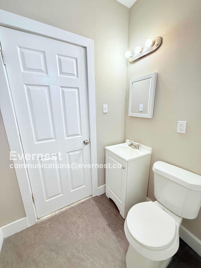 Building Photo - 3 Bed/1 Bath Home / Pet-Friendly / Available Now!