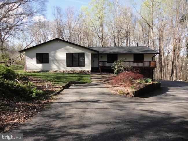 Building Photo - 814 Rustic Ln