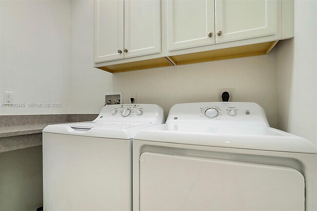 Building Photo - 140 Ocean Breeze Dr