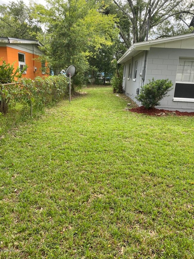 Building Photo - 4030 Leonard Cir E