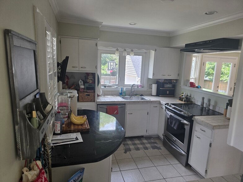 Upstairs kitchen - 416 Fairlawn Rd