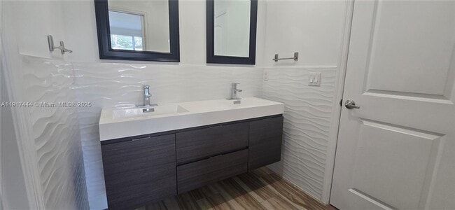 Building Photo - 3620 Thomas Ave