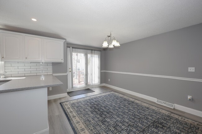 Building Photo - 5 Gleneagle Dr