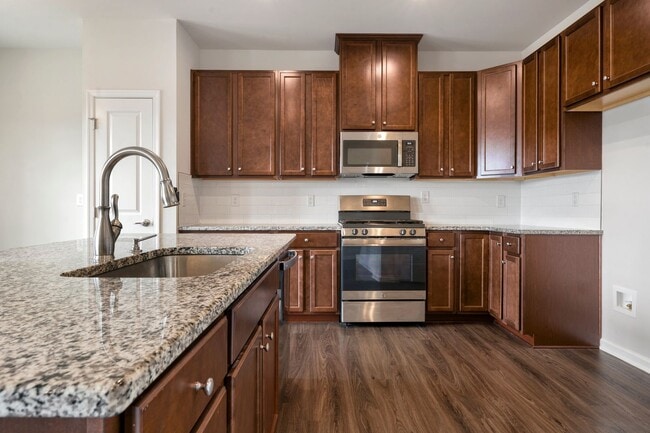 Building Photo - Welcome to this stunning 3-bed, 3-bath home located in the vibrant community of Wake Forest, NC.