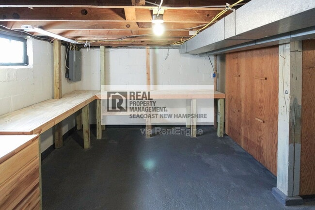 Building Photo - 5 Staples St