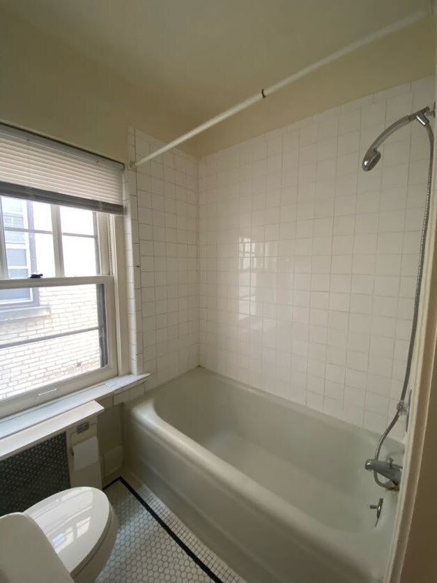 Building Photo - 528 State St