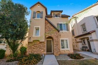 Building Photo - Charming Gilbert Home in The Gardens Commu...