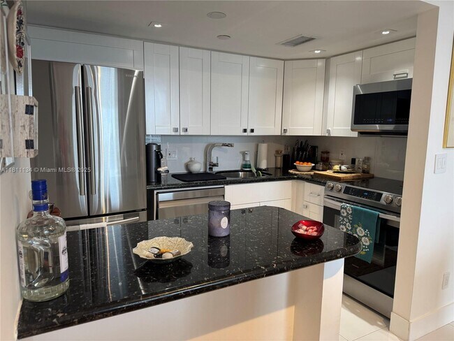 Building Photo - 770 Claughton Island Dr