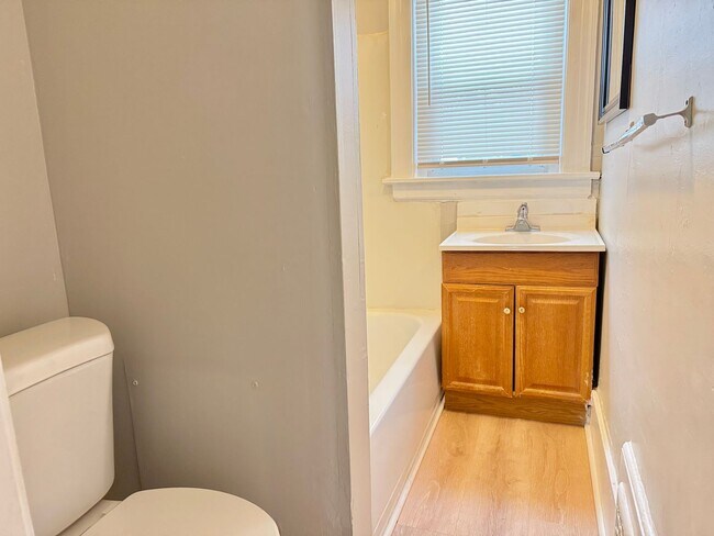 Building Photo - 278-280 Cedarwood Terrace