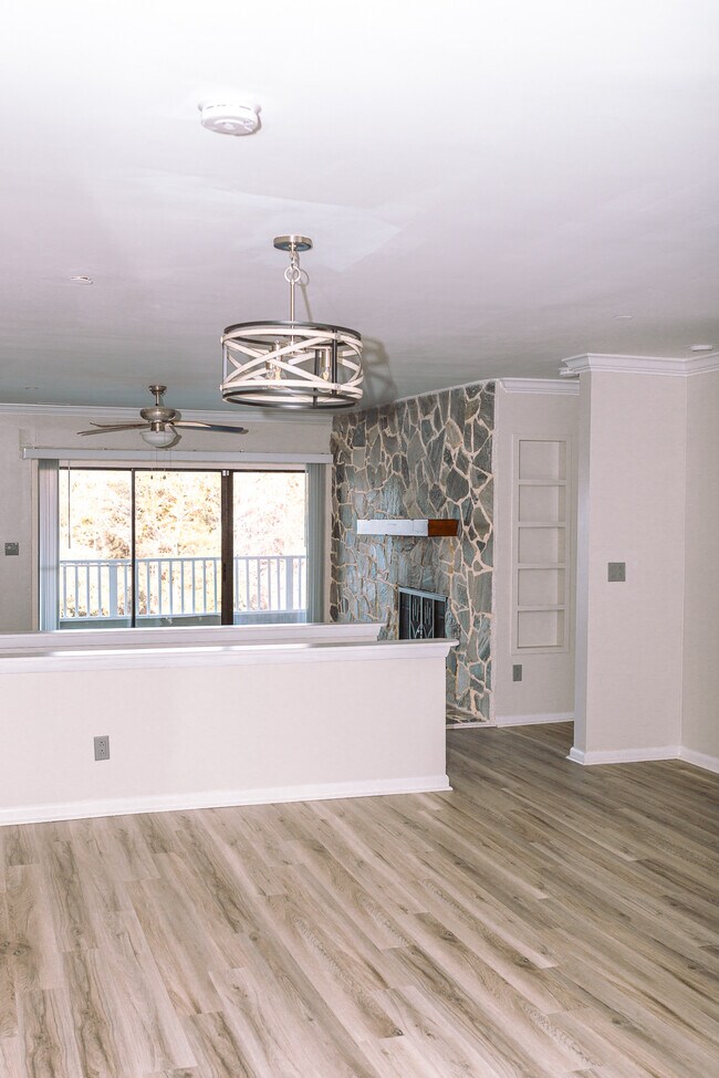 Building Photo - 9808 Emerald Point Dr