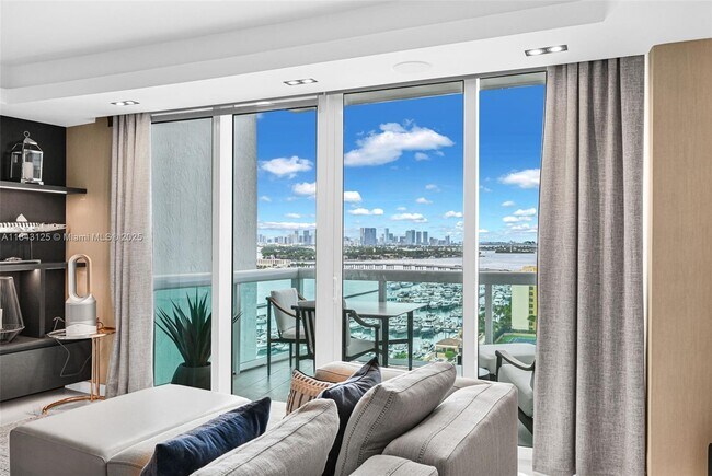 Building Photo - 1000 South Pointe Dr