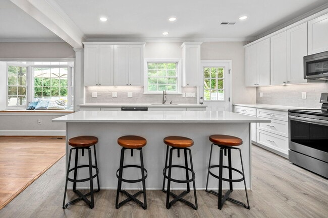 Building Photo - 6916 Seven Locks Rd