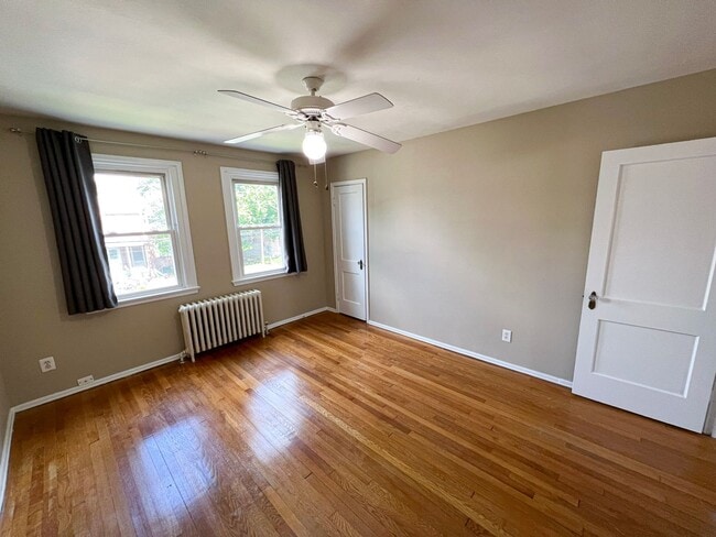 Building Photo - Charming 2 Bed 2 Bath Brick Townhome With A Fully Fenced Yard In Beautiful Foxcroft Heights