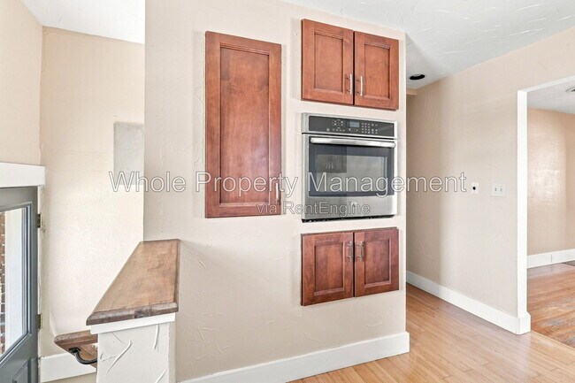 Building Photo - 3044 W Clyde Pl