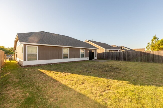 Building Photo - 3 Bed | 2 Bath in Owasso!