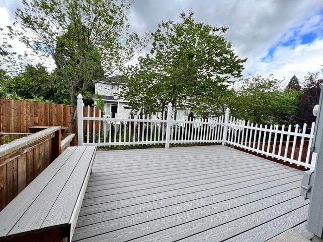 Building Photo - 3/2.5 Townhome with walking trails outside backyard!