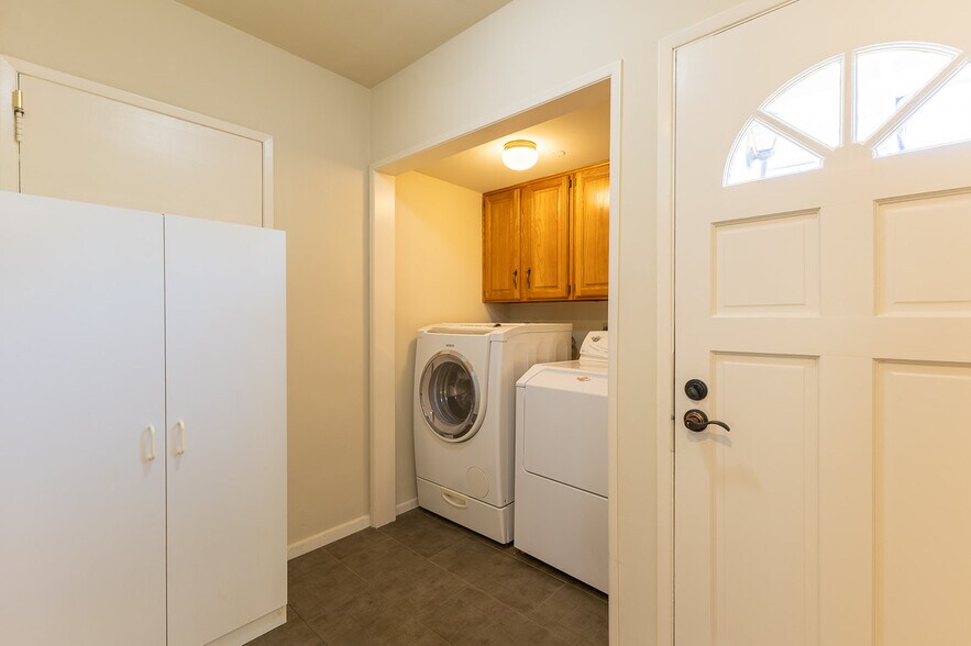 washing room - 7246 Hatillo Ave