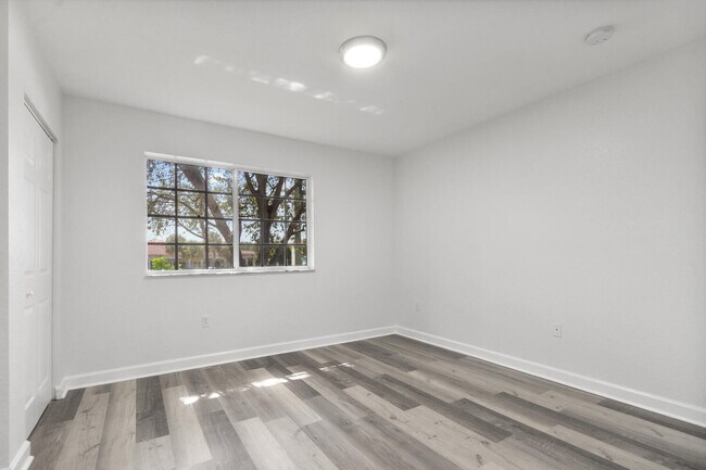 Building Photo - 4140 Napoli Lake Dr