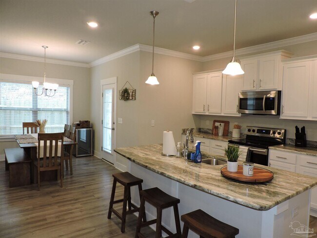 Building Photo - 8823 Airway Dr