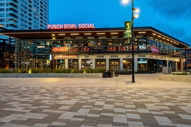 Building Photo - 333 W State St