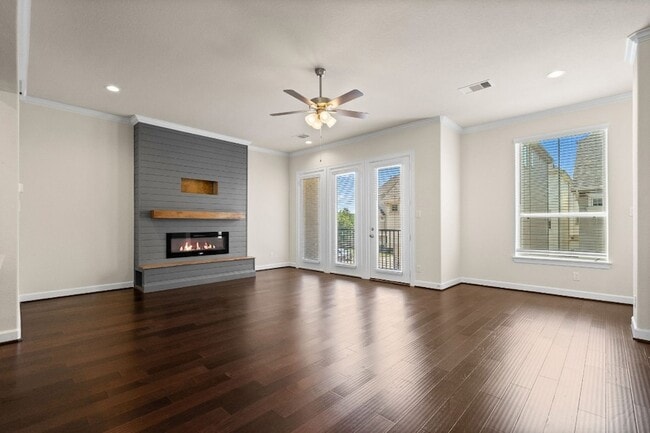 Building Photo - 2021 Cambridge Heights Pl