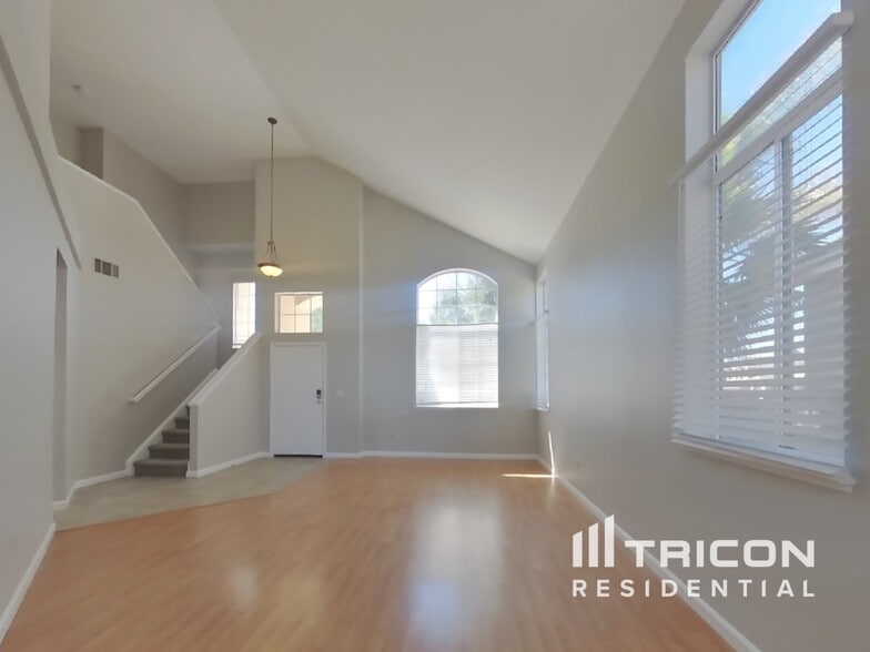Building Photo - 4684 Cove Ln