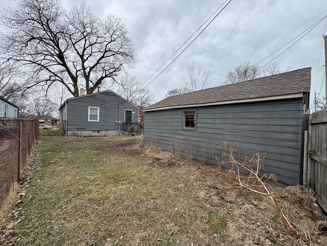 Building Photo - Move-In Ready Rental with Detached Garage