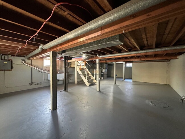 Building Photo - 6617 Parrish Ave